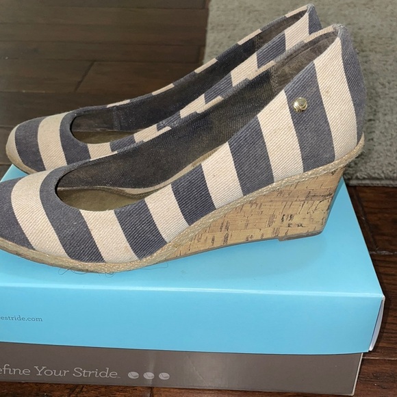 Life Stride Blue and Natural wedges Size 10 - Picture 2 of 4